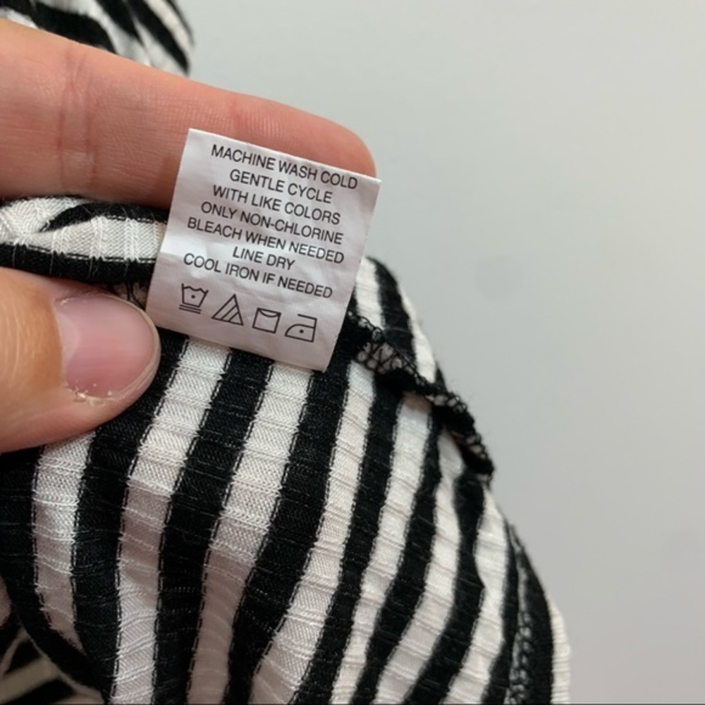 LUQ Black White Striped Ribbed Tank Top Twist Back Detail Sleeveless Casual L - Picture 4 of 6
